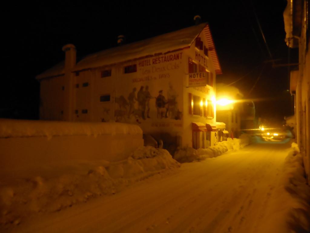 Hotel Les Deux Cols Sainte-Marie-de-Campan Exteriér fotografie