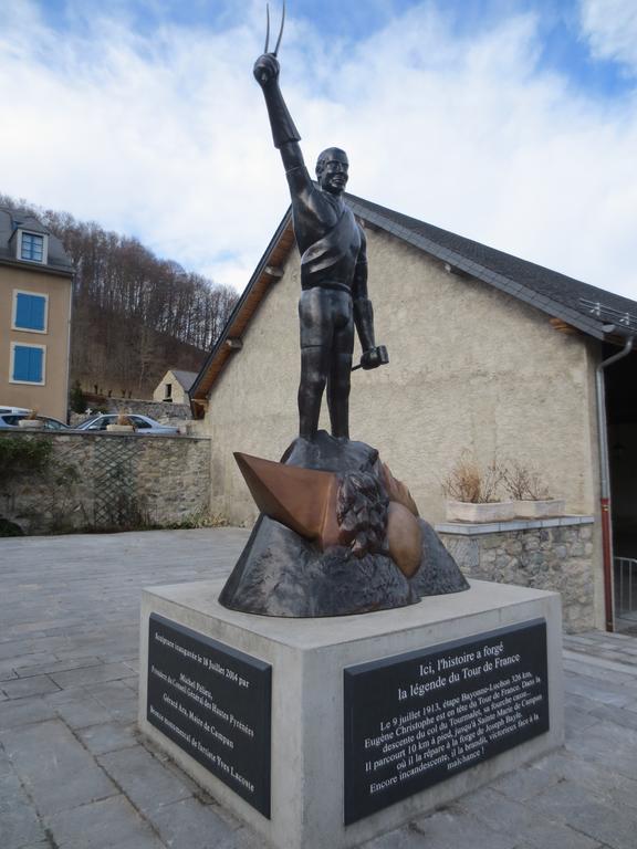 Hotel Les Deux Cols Sainte-Marie-de-Campan Pokoj fotografie